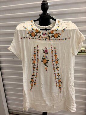 Women's Small white blouse with embroidered flowers
